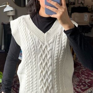 Abercrombie & Fitch White V-Neck Cable Knit Sweater